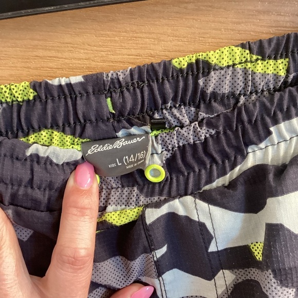 Eddie Bauer Big Boy's Youth Hybrid Quick Dry Mesh Lined Active Shorts - Picture 3 of 5